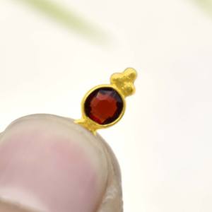 Colgante de Cuarzo Granate con Bisel, Hecho a Mano, Chapado en Oro, Pequeño Amuleto Redondo Facetado, Regalo para el Amor, Se Vende por Pieza - Product Image 5