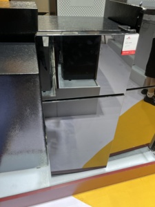 Réfrigérateur compact à double <span class=keywords><strong>porte</strong></span> de 102 L avec <span class=keywords><strong>porte</strong></span> en verre et congélateur supérieur - Product Image 2