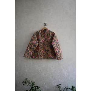 Veste matelassée traditionnelle en coton tissé avec imprimé en blocs, fermeture à boutons, manches longues, écologique, réversible, chaude pour l'hiver, faite à la main - Product Image 2