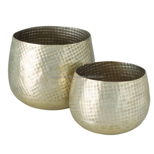 Floreros de Metal de decoración del hogar chapados en oro Florero de estilo fundido de aluminio Fabricante de floreros de la India en precio de venta completo - Product Image 2