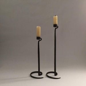 Bougeoir en fer noir avec défilement artistique et artisanat durable, parfait pour la décoration intérieure et l'ambiance chaleureuse - Product Image 5