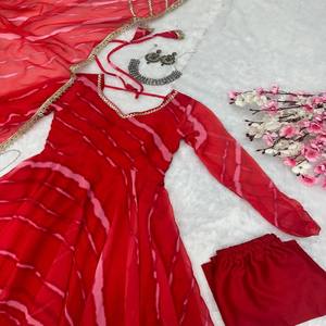 Traje Anarkali VASTRA COTTAGE de Georgette Puro Estampado con Falda Amplia, Borde de Encaje de Diseño y Dupatta y Pantalón con Estampado Digital - Product Image 5