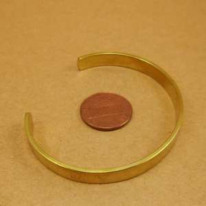 Elegante brazalete de latón de diseño plisado dorado para mujer Durable Trendy 15mm para fiesta y boda en India - Product Image 2