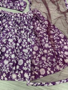 Lehenga งานแต่งงานดีไซเนอร์ล่าสุดที่สวยงามพร้อมการพิมพ์ดิจิตอลที่สวยงาม - Product Image 5