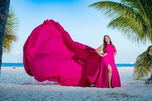 Robe volante en satin à col licou personnalisable pour femmes Style long et fluide pour les séances photo de fête d'été inspirées par Santorin - Product Image 2