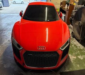 Audi R8 V10 Coupé 2017, produit d'occasion en excellent état avec garantie de 3 ans, origine américaine - Product Image 1