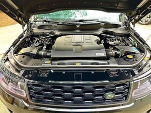 Range Rover Sport SVR 2020 Usado en Excelentes Condiciones, 16,100 Millas, Motor V8 Supercargado de 575 hp, Tracción en las Cuatro Ruedas, Equipamiento de Alta Gama - Product Image 6