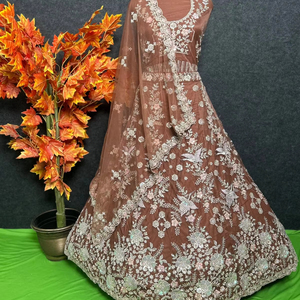 Tenue de soirée d'été moderne à la mode ensemble Lehenga avec broderie à paillettes Zari jupe longue chemisier ajusté Net Dupatta pour les événements de mariages - Product Image 1