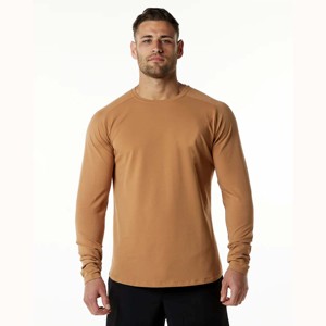 Camiseta de manga longa Rust Performance masculina: Corte de manga de sela para ajuste cônico, conforto aumentado