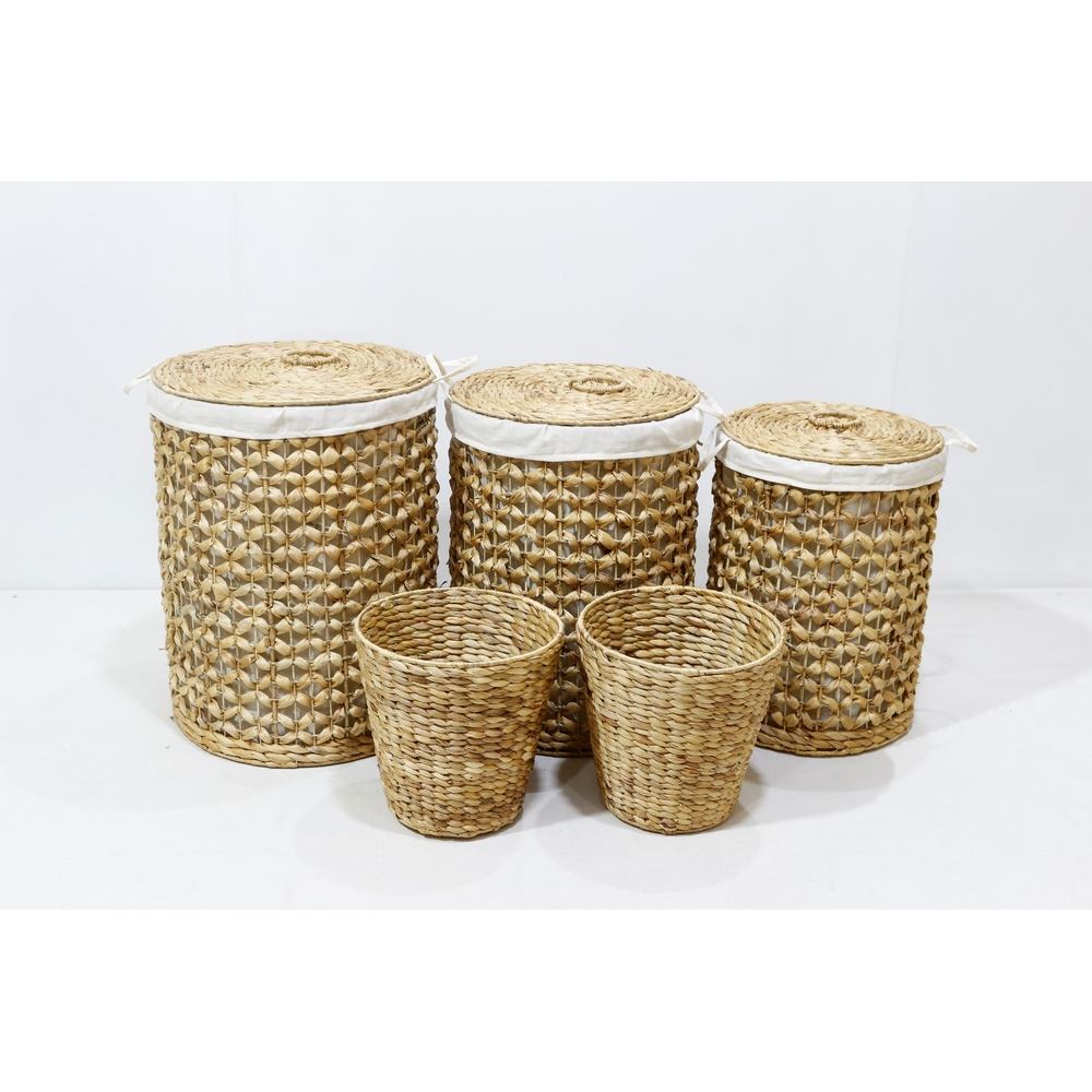 โดยธรรมชาติ