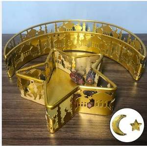 Bandeja de exhibición decorativa festiva para servir, acabado metálico dorado reflectante brillante, diseño de lujo moderno hecho a mano ecológico - Product Image 4