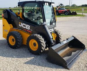 Chargeuse compacte JCB 270 avec accessoires à vendre - Product Image 2