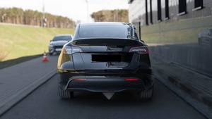 MODEL Y Long Range 2022 d'occasion, faible kilométrage, automatique, toit ouvrant panoramique, feux LED, feux diurnes LED, 6 places, prêt à rouler - Product Image 5