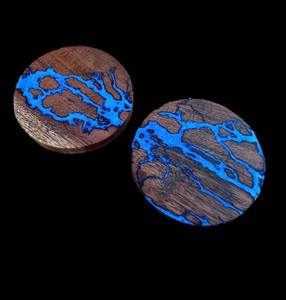 Ensemble de sous-verres colorés en résine fabriqués à la main, tapis de boisson époxy à finition brillante pour intérieurs de maison à la mode et modernes - Product Image 3