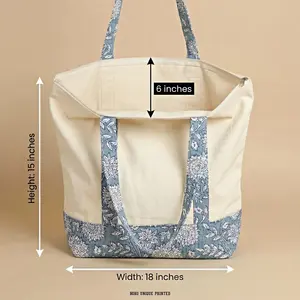 Sac fourre-tout en toile blanche avec poignées florales bleues |   Sac à bandoulière en coton fait main |   Sac fourre-tout pour le marché et les voyages, réutilisable pour les courses - Product Image 6