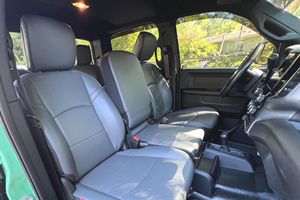 RAM 3500 2022, Cabina Doble Tradesman 4x4, Bajo Kilometraje, Caja de Cambios Automática, Volante a la Izquierda, Neumáticos R20, Estado Oscuro - Product Image 2