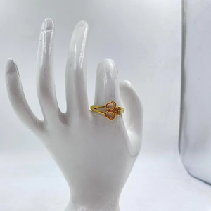 Bague plaquée or tenue de fête design fait main - Product Image 1