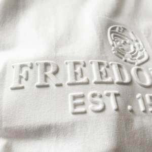 T-shirts à manches courtes personnalisés en gros avec logo en relief, couleur personnalisée, 100% coton pur, respirant, col rond, pour hommes - Product Image 5