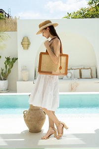 Bolso de playa de cuero de caña tejido clásico de Vietnam marrón genuino con correas de ratán dos asas cierre abierto estilo de Dama - Product Image 5