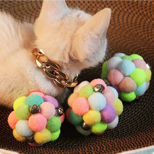 Juguete Interactivo Ecológico de Peluche con Forma de Dibujo Animado, Pelota Suave y Rebotante con Campana para Gatos - Product Image 6