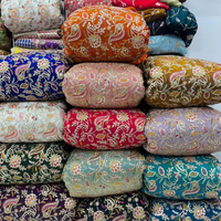 Tissu non tissé personnalisé imprimé et brodé Fendy, tricoté chaîne, anti-déchirure, respirant, antistatique, avec perles florales, pour le travail, les garçons, les filles et les mariages
