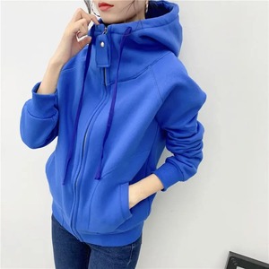 Sudadera con capucha informal europea y N para mujer con mangas largas, ajuste holgado y logotipo de insignia frontal, bolsillo con cordón para otoño - Product Image 5