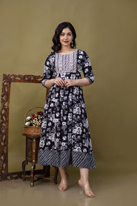 Maxivestido bohemio verde largo con bordado cortado de alta calidad, OEM superventas, fábrica de prendas de vestir de alta calidad con logotipo en la espalda - Product Image 5