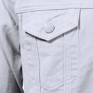 Chaqueta de Mezclilla de Lona Cómoda y Relajada con Logotipo Frontal, Diseño Ecológico Ligero para Invierno, Corte Limpio y Tacto Suave - Product Image 4