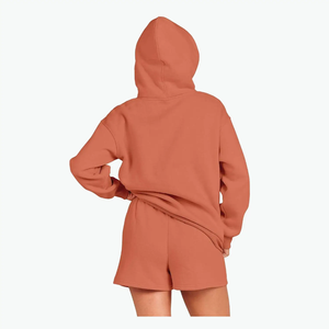 Conjunto de Sudadera con Capucha y Pantalones Cortos de Algodón Casual para Mujer con Logotipo Personalizado Estampado en Relieve y Efecto Desgastado por el Sol - Product Image 3