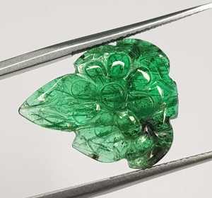 Pendentifs larme en forme de feuille d'émeraude sculptée en forme de pierre précieuse pour la fabrication de bijoux Emerald Mughal Art By Zubeda Gems - Product Image 4