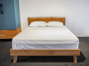 Cadre de lit en teck massif lit plateforme en bois minimaliste moderne avec tête de lit en angle bois naturel coupé en direct hôtel villa haut - Product Image 3