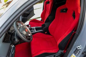 Voiture d'occasion 2024 haut de gamme ultra-luxe, berline hot hatch, atmosphérique, automatique, 7 places, caractéristiques optimisées pour la piste, prête à être expédiée - Product Image 4