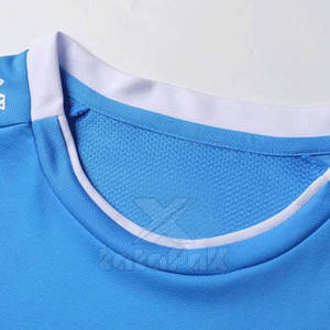 Últimos diseños de fútbol juvenil, uniforme transpirable de color sólido, uniforme de fútbol en stock nuevo - Product Image 3