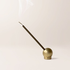 Soporte de incienso cilíndrico plateado, soporte de palo de metal de lujo moderno, accesorio de decoración de meditación hecho a mano, quemador de mesa elegante - Product Image 4