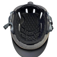 Casque d'équitation avec coussin intérieur confortable et finition lisse pour une utilisation prolongée sans pression sur la tête