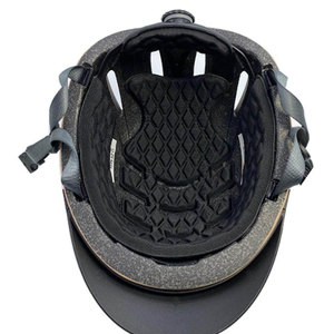Casco de equitación con cojín interior cómodo y acabado suave para uso prolongado sin presión en la cabeza - Product Image 6