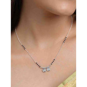 Compre un Mangalsutra de Plata Pura con Baño de Oro, Cadena de Perlas y Diamantes, Estilo Étnico Religioso, Regalo Perfecto para su Esposa - Product Image 5