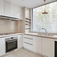 Ensemble de meubles de cuisine modernes MEGA, design intelligent avec porte en verre et finition en PVC, structure en MDF, menuiserie de cuisine