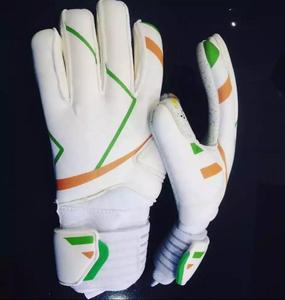 Gants de gardien de but professionnels personnalisés Gants d'entraînement en cuir très confortables en vente - Product Image 4