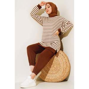 Conjunto de forro polar de 2 hilos para mujer en marrón a rayas horizontales Conjunto cómodo y elegante - Product Image 2