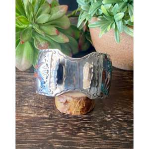 Brazalete de Plata de Ley con Turquesa y Coral, Hecho a Mano en Navajo, Estilo Vintage, Inspirado en un Reloj - Product Image 2
