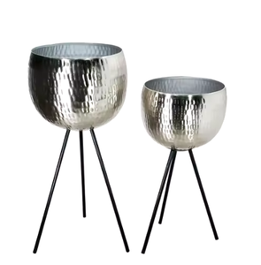 Macetas de metal Premium hechas con metal duradero Artesanías indias más vendidas para la decoración del hogar y el jardín Llegada caliente - Product Image 3