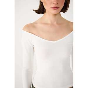 Camiseta de Cuello Ancho con Canalé - Product Image 4