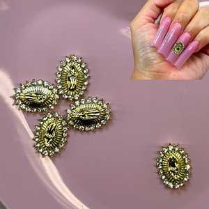 Set di Nail Art Religioso Elegante A10jet 5 Pezzi Charm per Unghie con Diamanti della Vergine Maria Forniture Premium per Unghie - Product Image 3