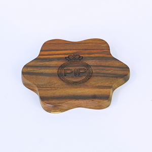 Posavasos de flores de madera de teca minimalistas hechos a mano, elegante protección ecológica para bebidas para hogares modernos, fiestas de cumpleaños - Product Image 1