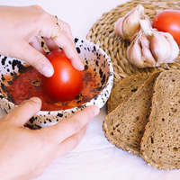 Grattoir à tomates en céramique artisanal espagnol de taille moyenne, collection Galaxy - Ustensile haut de gamme pour la préparation des aliments, modèle Tierra Cocida