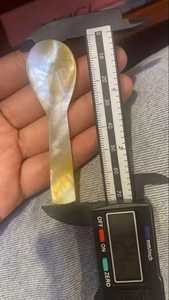 Cuillère en nacre naturelle de qualité supérieure pour servir du caviar et des aliments délicats - Product Image 5