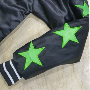 Vente en gros de veste universitaire d'hiver personnalisée style solide veste de baseball en soie et satin de rue brodée sur le devant tissu peigné - Product Image 4