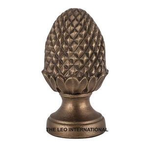 Sculpture d'ananas doré en métal décoratif - Product Image 5