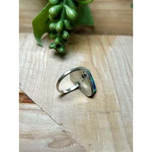 Anillo de Ópalo y Plata de Ley Hecho por Artesanos Navajo, Talla 7.5, Oro Amarillo con Baño de Rodio, Joyería Fina para Uso Diario - Product Image 4